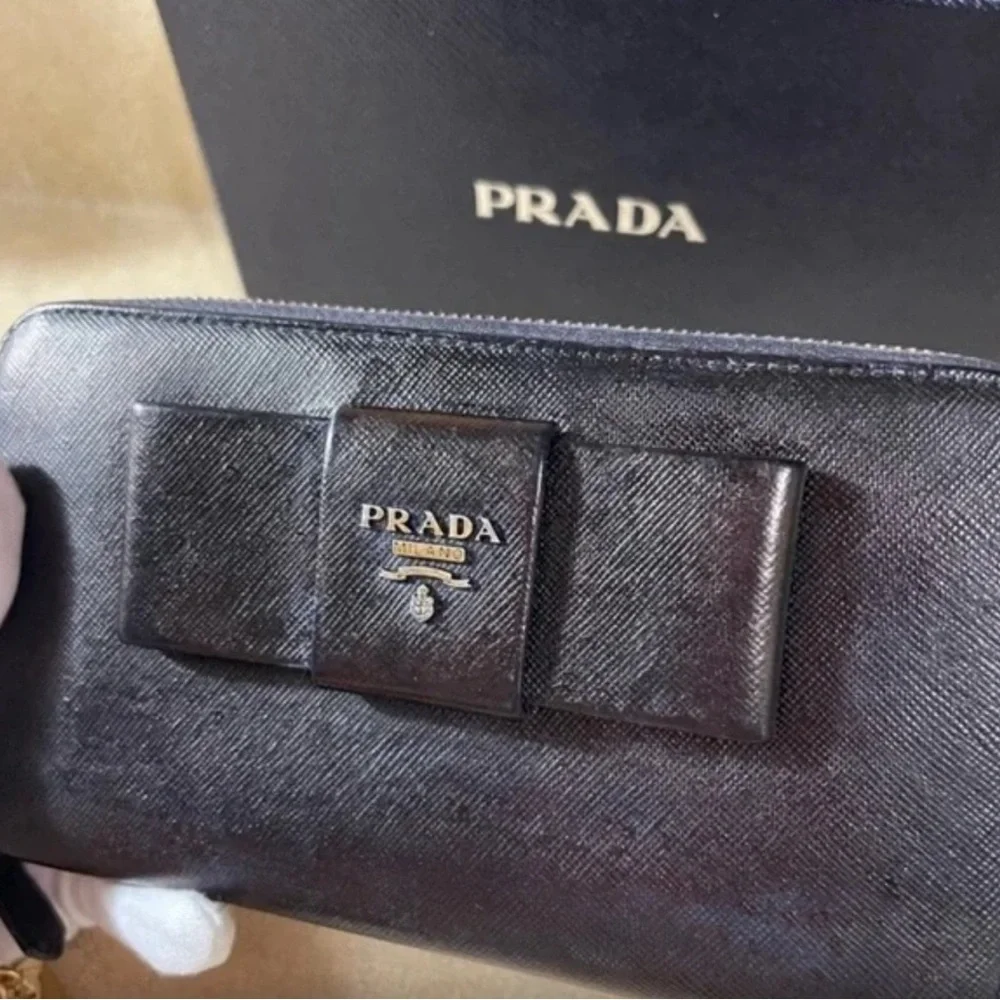 PRADA Iridescent Black Leather Pink Interior Wallet - Picture 3 of 7